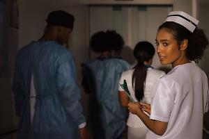 Primario arrestato per violenze sessuali e stalking su colleghe: 32 episodi in 45 giorni, clima di omertà in corsia