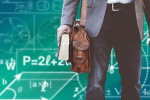 Atti sessuali con studentesse minorenni: professore a giudizio ad Asti