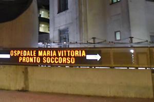 Calci e pugni al pronto soccorso del Maria Vittoria: medico aggredito da un 24enne ubriaco