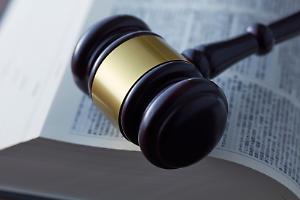 Assolto dallo stupro della nipote, “il fatto non sussiste”: il tribunale di Torino chiude un caso lungo quattordici anni