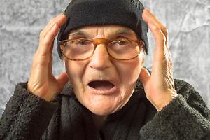 Truffe agli anziani: smantellato un gruppo che ha colpito in 8 regioni. Ma chi protegge davvero i nostri nonni?