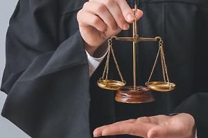 Torino, processo sul crollo della gru in via Genova: la tragedia degli operai entra nel vivo dell’aula