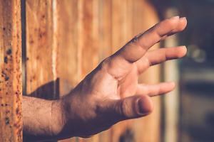 Traffico di migranti: sgominata la rete criminale sulla rotta balcanica, ma la caccia ai complici continua