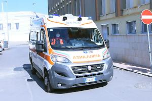 Tragedia, bimbo di tre anni precipita dalla finestra: è grave