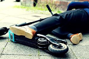 Strage silenziosa su due ruote: già dieci morti con i monopattini elettrici nel 2025