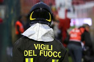 Si lancia dal ponte e muore sul colpo