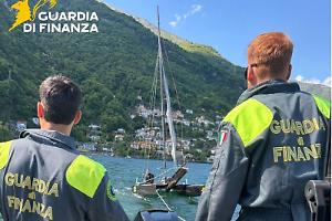 Paura sul lago Maggiore: catamarano si ribalta al largo di Cannobio, uomo tratto in salvo dalla Guardia di Finanza