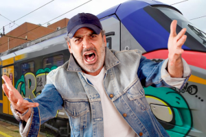 In stazione a Rivarolo, lancia la bici contro i controllori e minaccia: “Vi spacco la faccia”