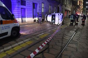 Leini, auto fuori controllo in via Verdi: due giovani feriti