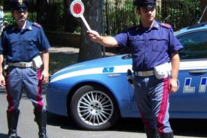 Neopatentata sfreccia a 145 all’ora in tangenziale: patente sospesa e venti punti persi