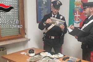 Droga tra slip e sottotetti: doppio blitz nel Canavese, arrestati due giovani spacciatori a Valperga e Quincinetto