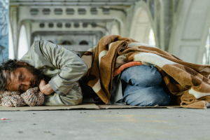 Torino: la città dove si "picchiano" i "barboni"