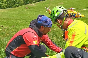 Parapendio, paura a Ronco Canavese: francese precipita in fase di atterraggio