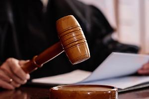 Aggredita con l’acido nel suo salone, ma per il giudice non fu tentato sfregio