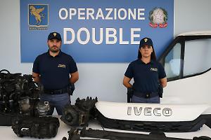 Cannibalizzavano camion e attrezzature rubate dai cantieri: la Polstrada di Torino smantella la banda