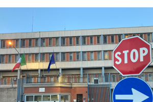 Detenuti sul tetto del carcere. A Ivrea è tutto fuori controllo