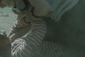 Mazze, coltelli e auto usate come armi: Torino sconvolta da una maxi rissa