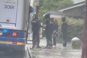 Monopattino rubato alla fermata: tensione su un autobus in corso Vercelli a Ivrea (VIDEO)