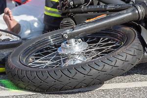 Tragedia sulla provinciale: il vicesindaco muore travolto da un'auto pirata