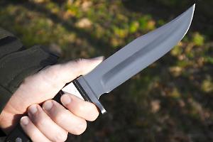 Settimo, colpisce un vigile al volto e minaccia i passanti con un coltello