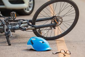 Novara: ciclista investito in pieno, trasportato in codice rosso