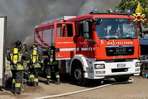 A Santhià, dà fuoco alla sua casa con un disabile al piano di sopra: arrestato