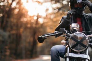 Motociclisti nei boschi, stangata da mille euro: già fioccano le multe