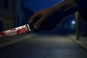 Accoltellato in pieno giorno, killer ancora libero