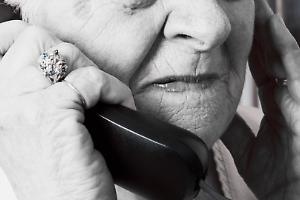 Donna di 100 anni raggirata e derubata da un finto carabiniere