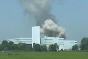 Paura a Livorno Ferraris: la centrale elettrica va a fuoco. Rischio contaminazione dell'acqua