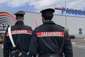 Ruba lamette profumi e schiuma da barba: a processo ladro maldestro