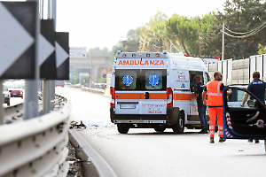 Ambulanza si schianta sulla strada provinciale: paura tra Borgaro e Caselle