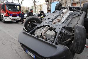Auto si ribalta a Orbassano: paura in via Calvino