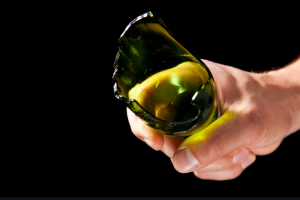 Rissa a bottigliate nella notte: paura in via Nizza a Torino