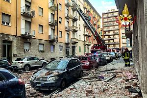 Esplosione in un appartamento a Torino: cinque feriti, un disperso