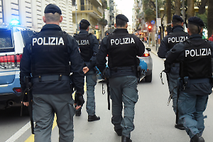 Cibo in decomposizione, infestanti e lavoratori in nero: locali sequestrati a San Salvario