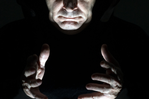 Urlava “aiuto” mentre i suoi scacciavano il demonio. In Tribunale la storia dell'esorcismo di Salassa