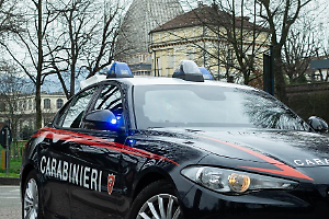 Intossicata in auto da una bombola di CO2: i Carabinieri la salvano