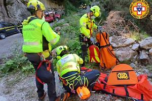 Cade durante l’arrampicata: alpinista gravissimo, soccorso in elicottero in Valle Gesso