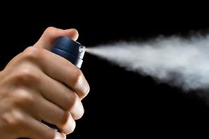 Urla e minacce davanti al bar: carabinieri costretti a usare lo spray per fermarlo