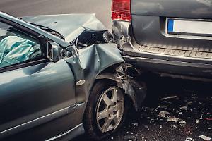 Auto contro bus a Trofarello: un ferito trasportato al CTO dopo l’impatto a mezzogiorno
