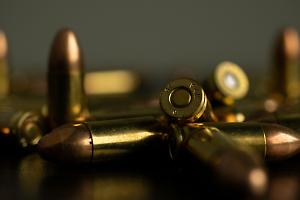 Omicidio nella notte a Novara: un ventunenne ucciso a colpi di pistola