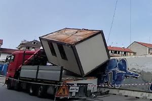 Paura al cantiere ex Standa a Settimo Torinese: una baracca resta in bilico