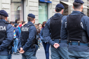 Cannabis light, blitz e sequestri a Torino: il decreto sicurezza affossa un intero settore