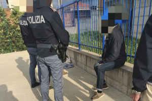 Si masturba davanti ai bambini. E' successo a Torino