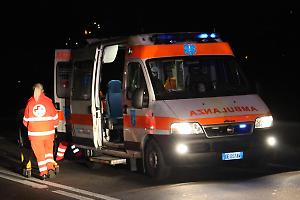 Violento scontro tra moto e auto sulla statale 10 causa una vittima
