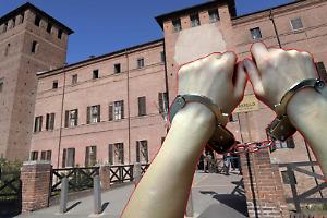 Caos in tribunale a Vercelli, detenuto aggredisce agenti di Polizia penitenziaria