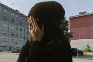 Coppina, violenza sotto il velo a Chivasso. Tra minacce brutali e tentativi di mediazione religiosa, il dramma di una madre
