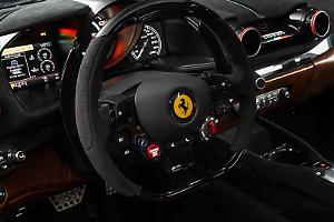 Ferrari e Lamborghini  fanno una gara clandestina sulla Torino-Milano: tre svizzeri fermati dalla Polizia