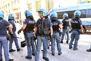 Torino, scontri vicino al Politecnico: lancio di lacrimogeni
